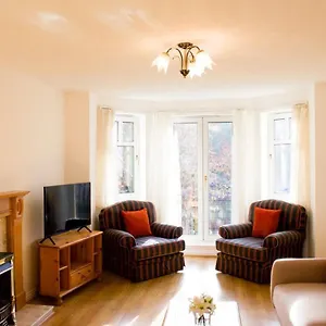 Peaceful 2 Bedroom Sleeps 5 Free Parking Edinburgh