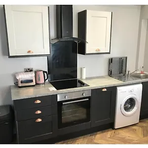  Apartment On Road With Free Parking United Kingdom