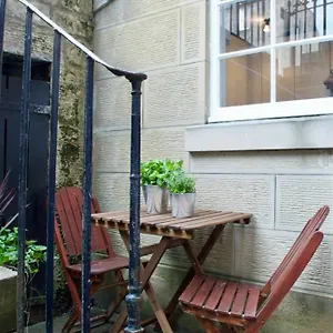New Town Flat 10 Mins From Princes Street Edinburgh